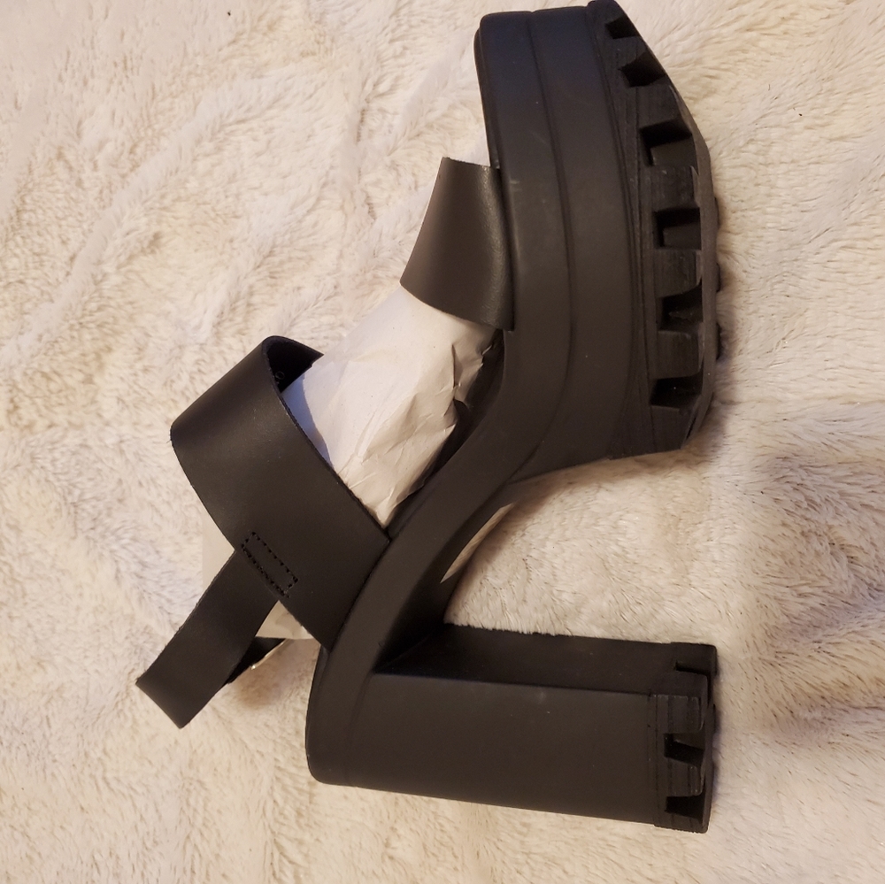 Platform Sandals - Picture 3 of 4